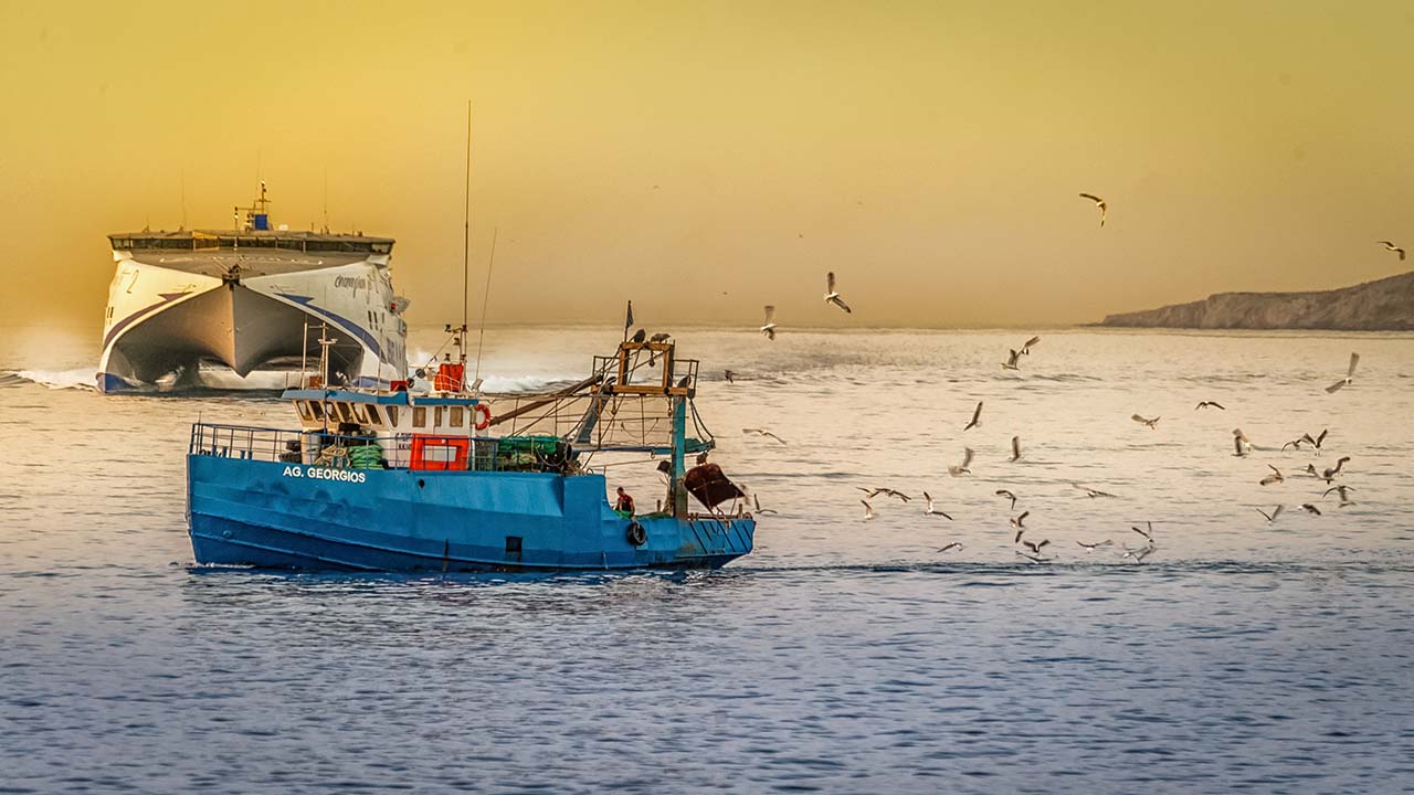 Photo by GEORGE DESIPRIS: https://www.pexels.com/photo/blue-fishing-boat-722995/